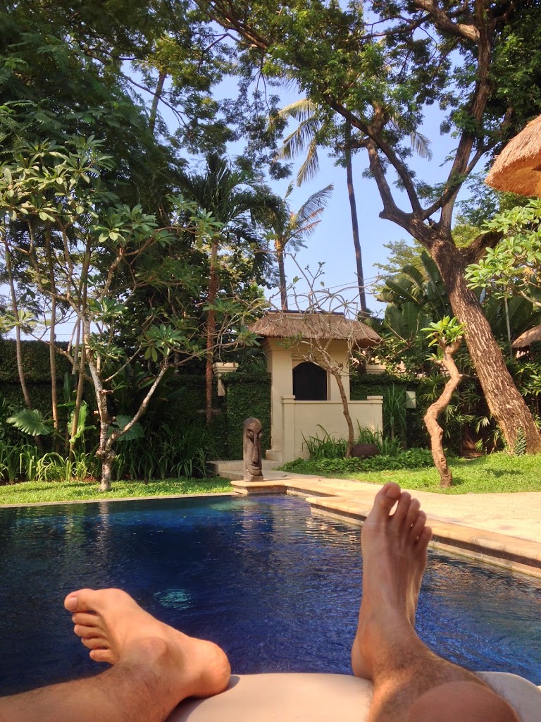 找不到換錢數鈔的照片(誰會給你拍照啊!),只好放一張 Villa 內躺在發呆椅上的自拍