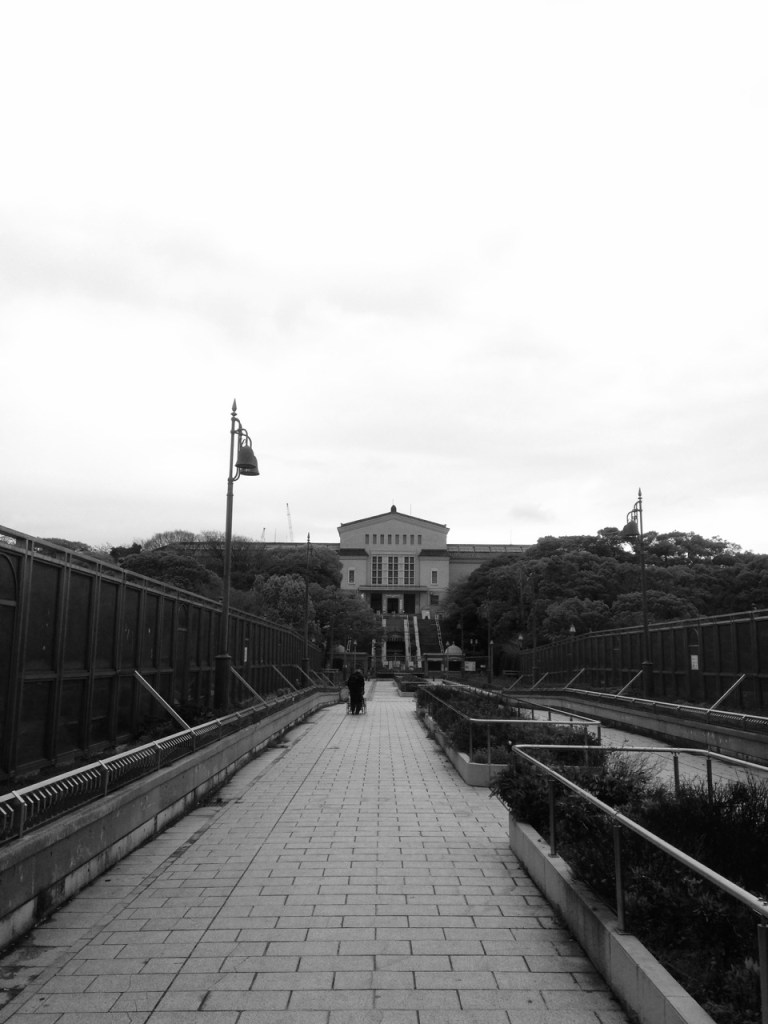 大阪市立美術館前